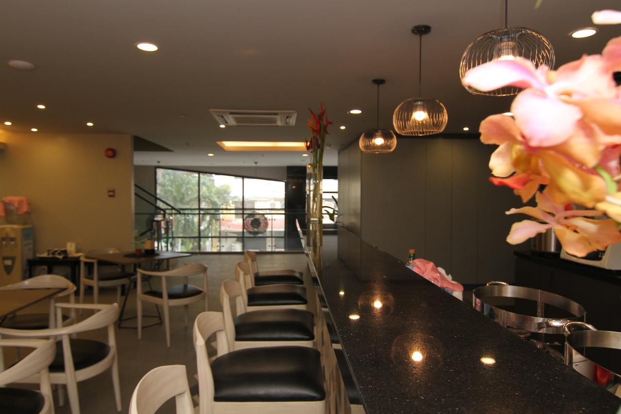 Cebu Hotel Plus Екстериор снимка