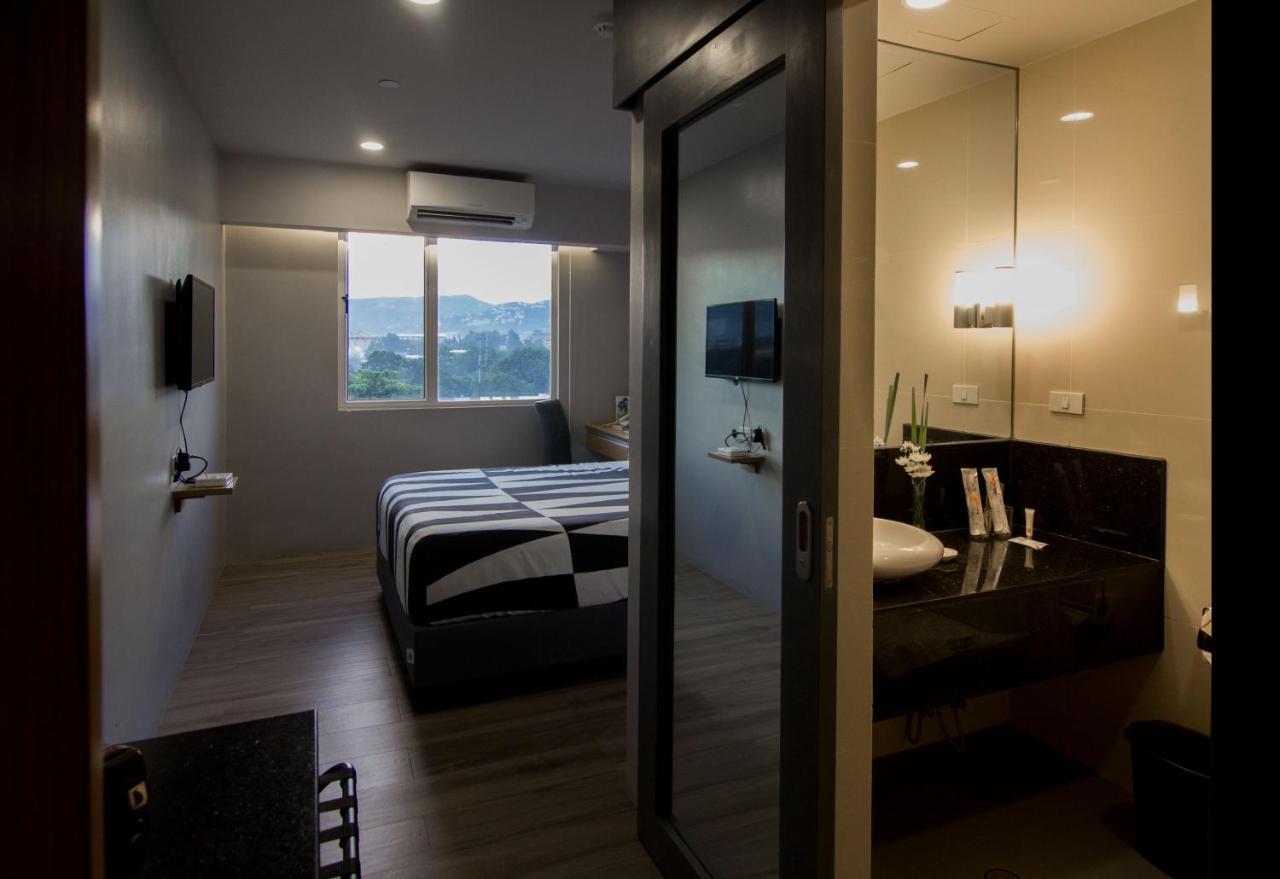 Cebu Hotel Plus Екстериор снимка
